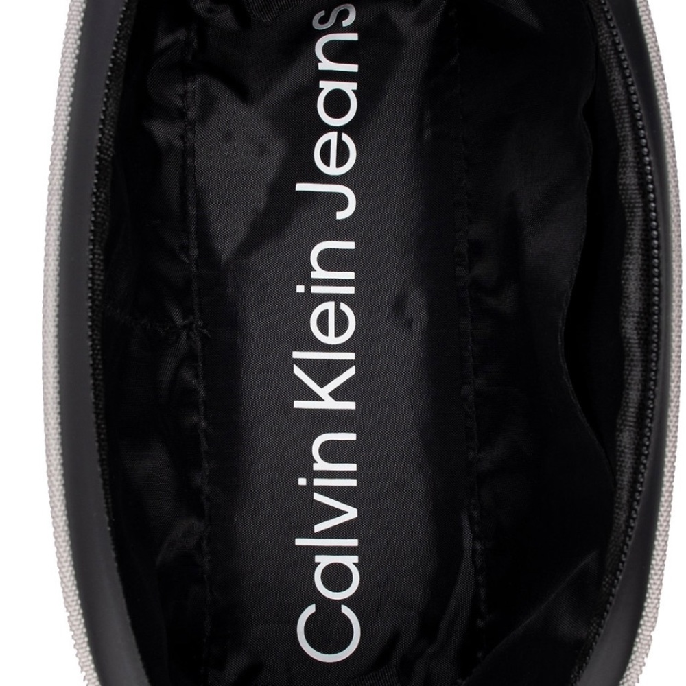 NWT🔥 Calvin Klein Black Compact Shave Kit!Store your shaving essentials. - Picture 2 of 2